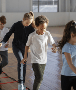 enfants au gymnase