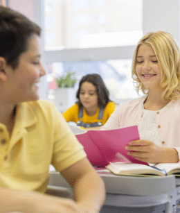 enfants en classe à l'école